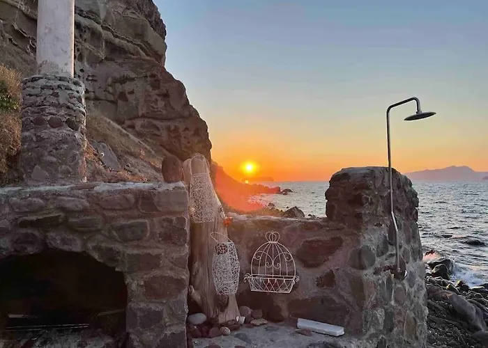 Cave Of Seafront Sunset View Santorini Akrotírion