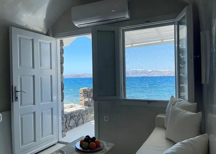 Cave Of Seafront Sunset View Santorini Akrotírion